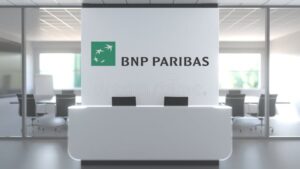agence bancaire moderne avec logo bnp paribas