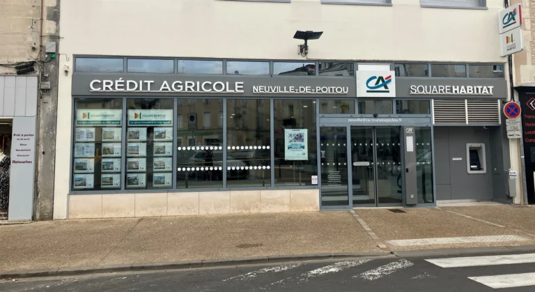 Quelles sont les services offerts par le Crédit Agricole à Neuville de Poitou 2 agence bancaire moderne credit agricole neuville poitou