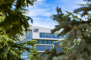 batiment moderne credit agricole bretagne cotiere