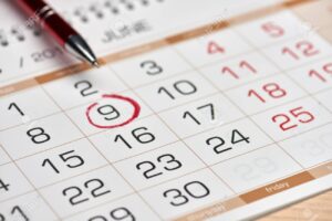 calendrier avec dates marquees en rouge