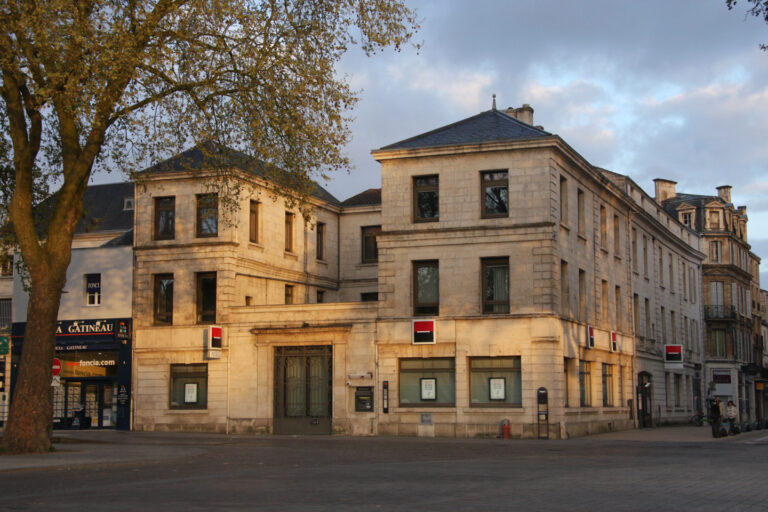Où Trouver La Société Générale À Villeneuve-Sur-Lot Et Quels Services Propose-t-elle 2 facade banque societe generale villeneuve sur lot