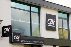 facade dune agence credit agricole moderne