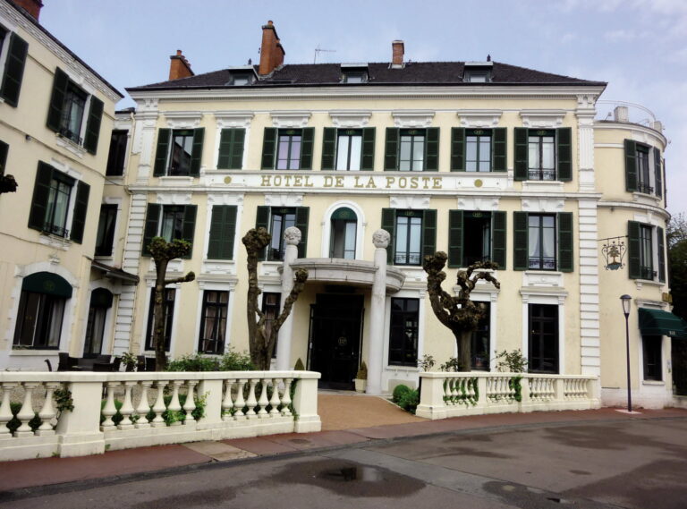 Pourquoi Choisir L&rsquo;hôtel La Poste à Saint-Louis Pour Votre Séjour