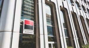 facade moderne dune agence societe generale