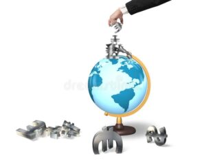 main tenant un globe terrestre et billets euros