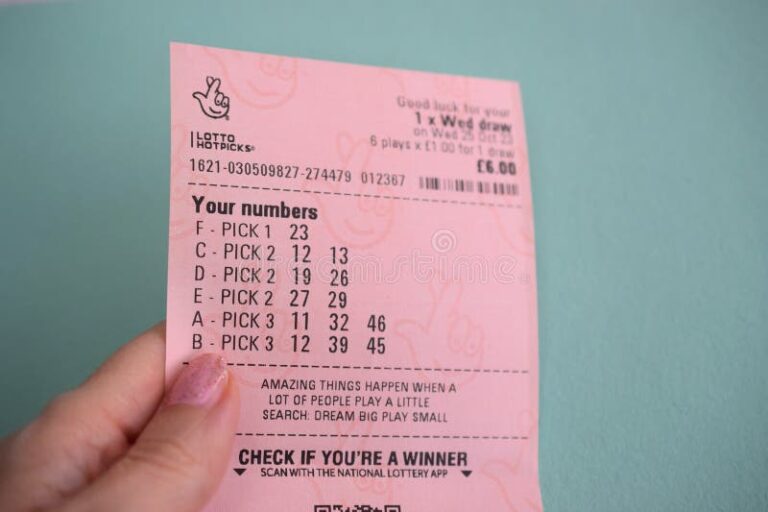 main tenant un ticket euromillions gagnant colore