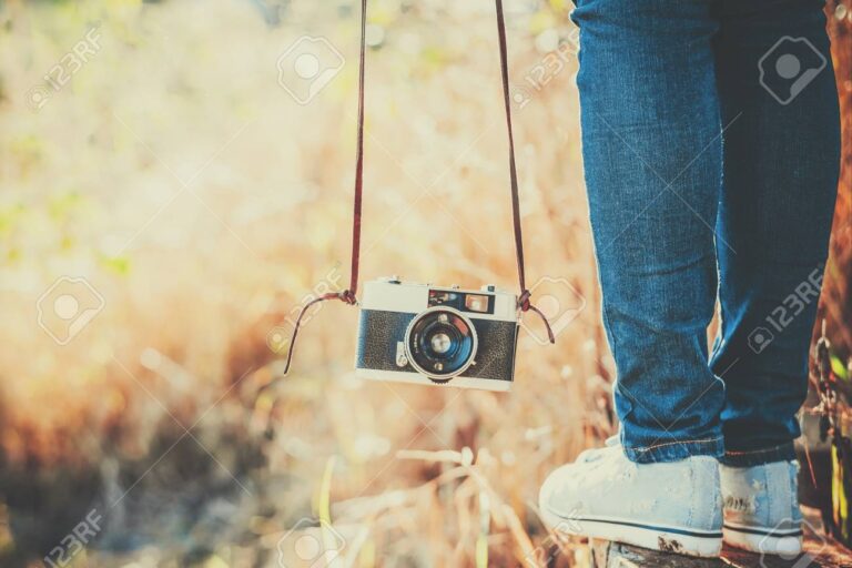 main tenant une photo de souvenir nostalgique