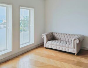 maison vide avec bouclier protecteur lumineux