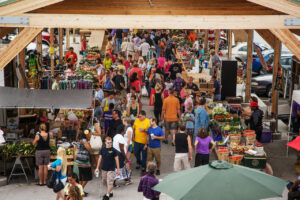 marche local anime avec echanges entre particuliers