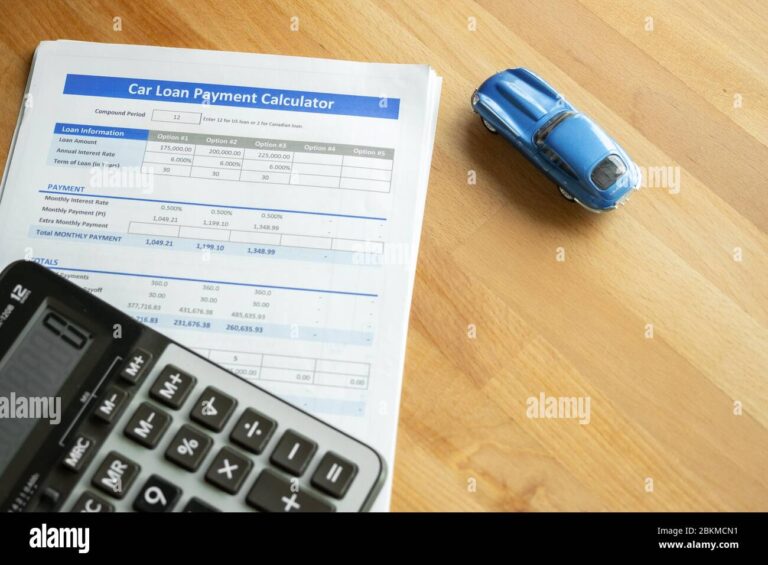 Comment Justifier Ses Frais Kilométriques Pour L'impôt Facilement 2 voiture avec papiers et calculatrice sur table